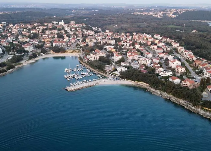 Διαμέρισμα For Two 200m From The *