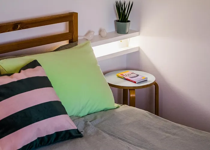 For Two 200m From The Πούλα