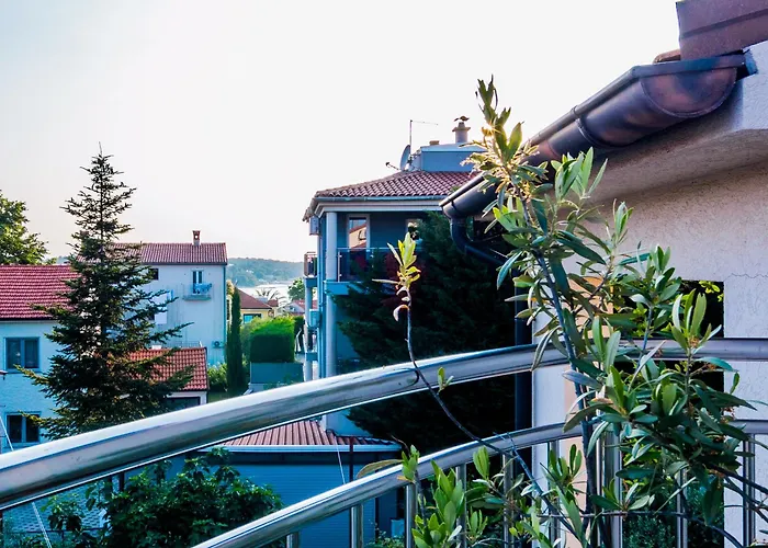 Διαμέρισμα For Two 200m From The