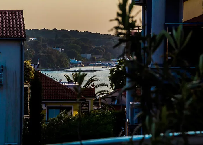 Appartement For Two 200m From The Pula